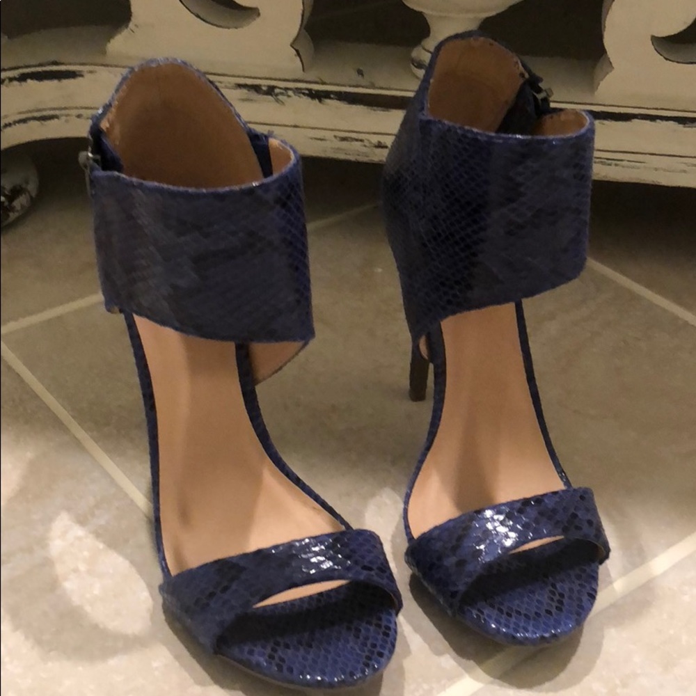 Blue & Black Snake Skin Print Heels!